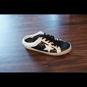 ShuShop comfortable and versatile slip-on sneakers